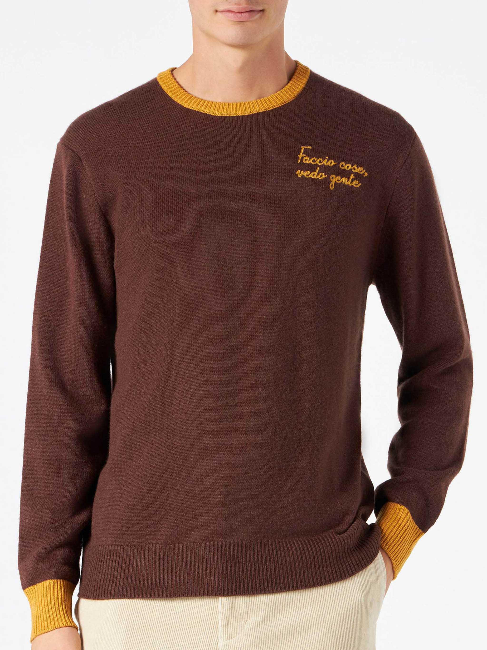 Man brown sweater with Faccio cose, vedo gente embroidery - Image 6