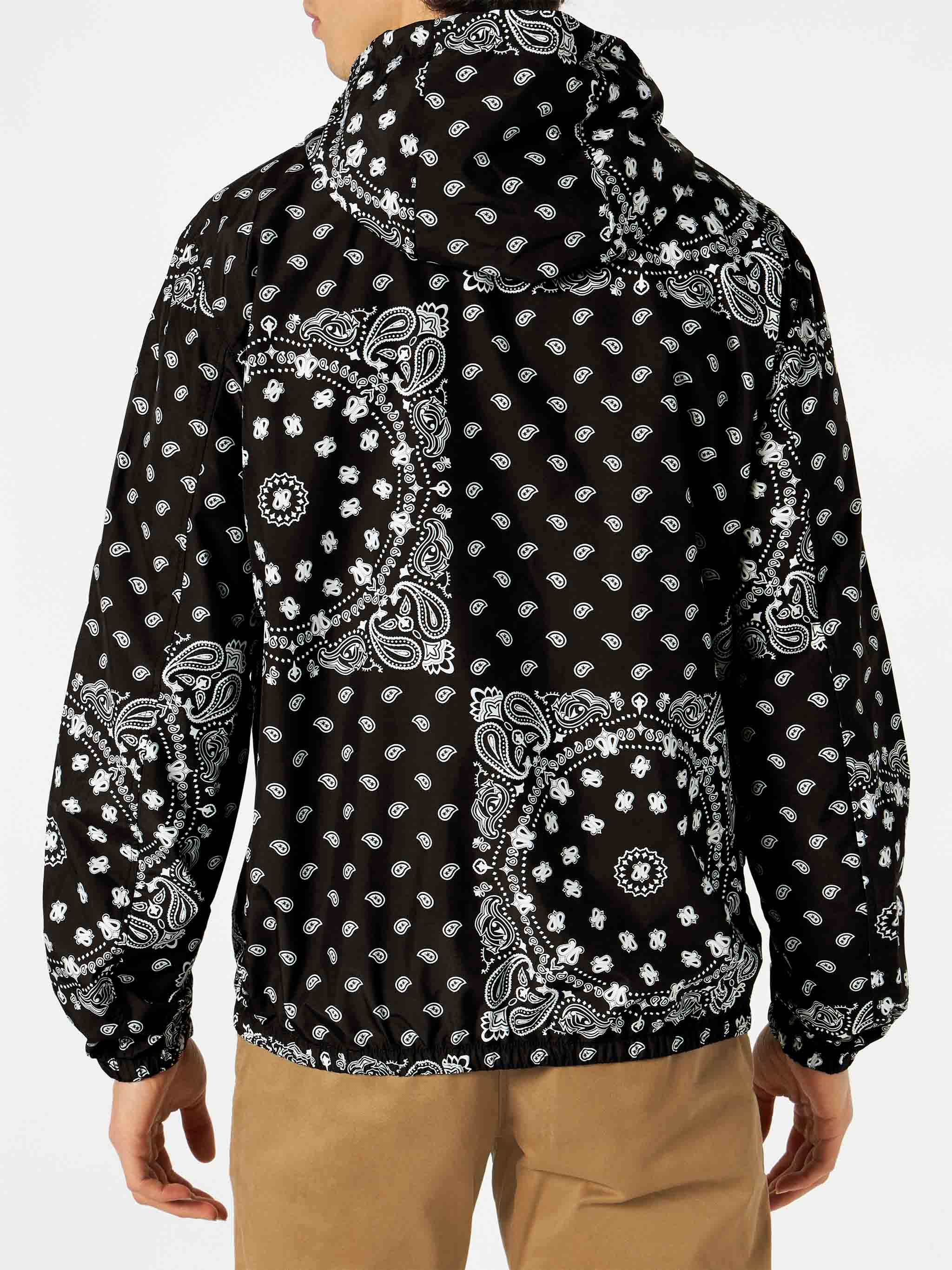 Man hooded lightweight windbreaker with bandanna print - Image 3