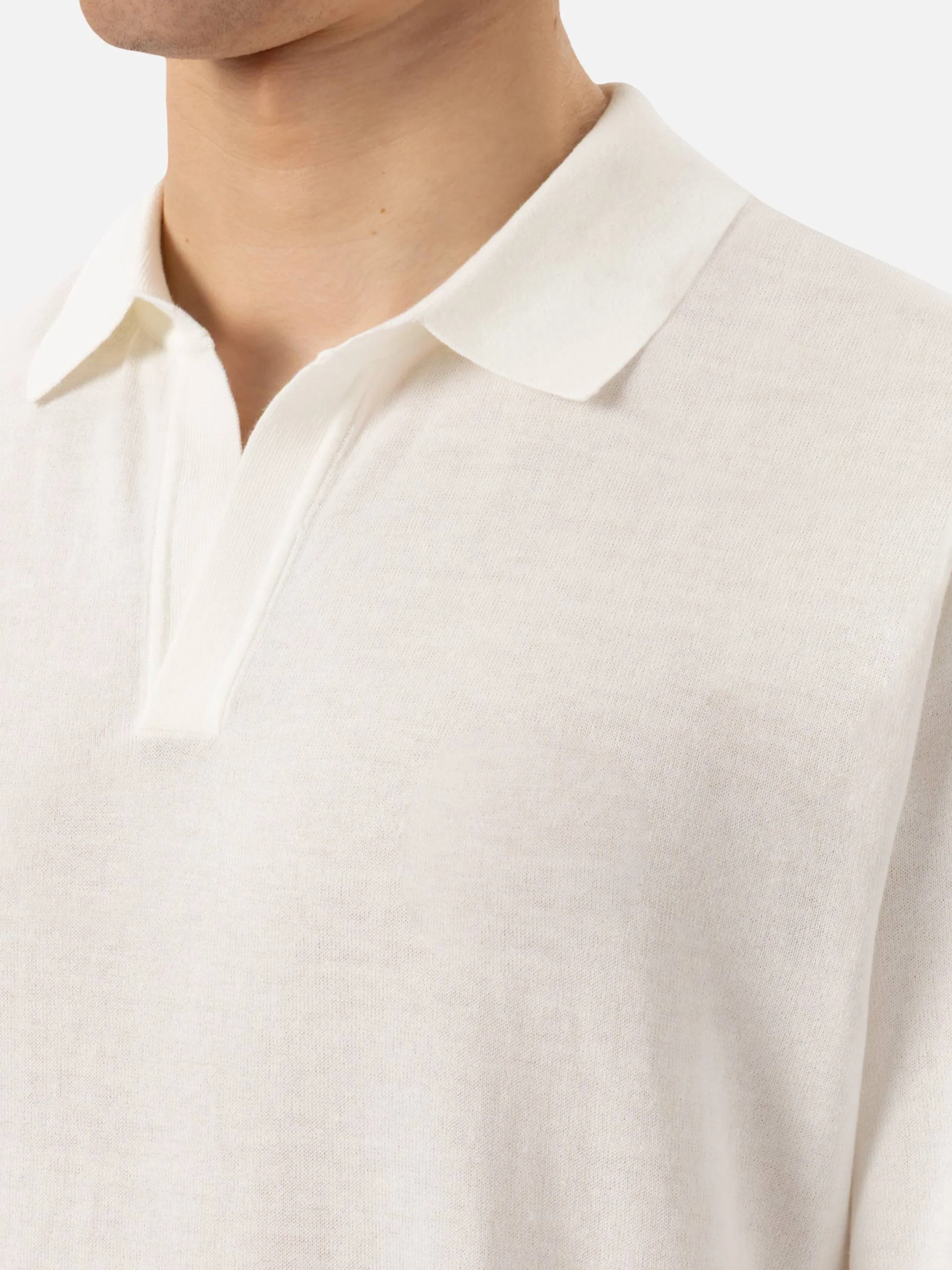 Sloan white buttonless knitted polo shirt - Image 4
