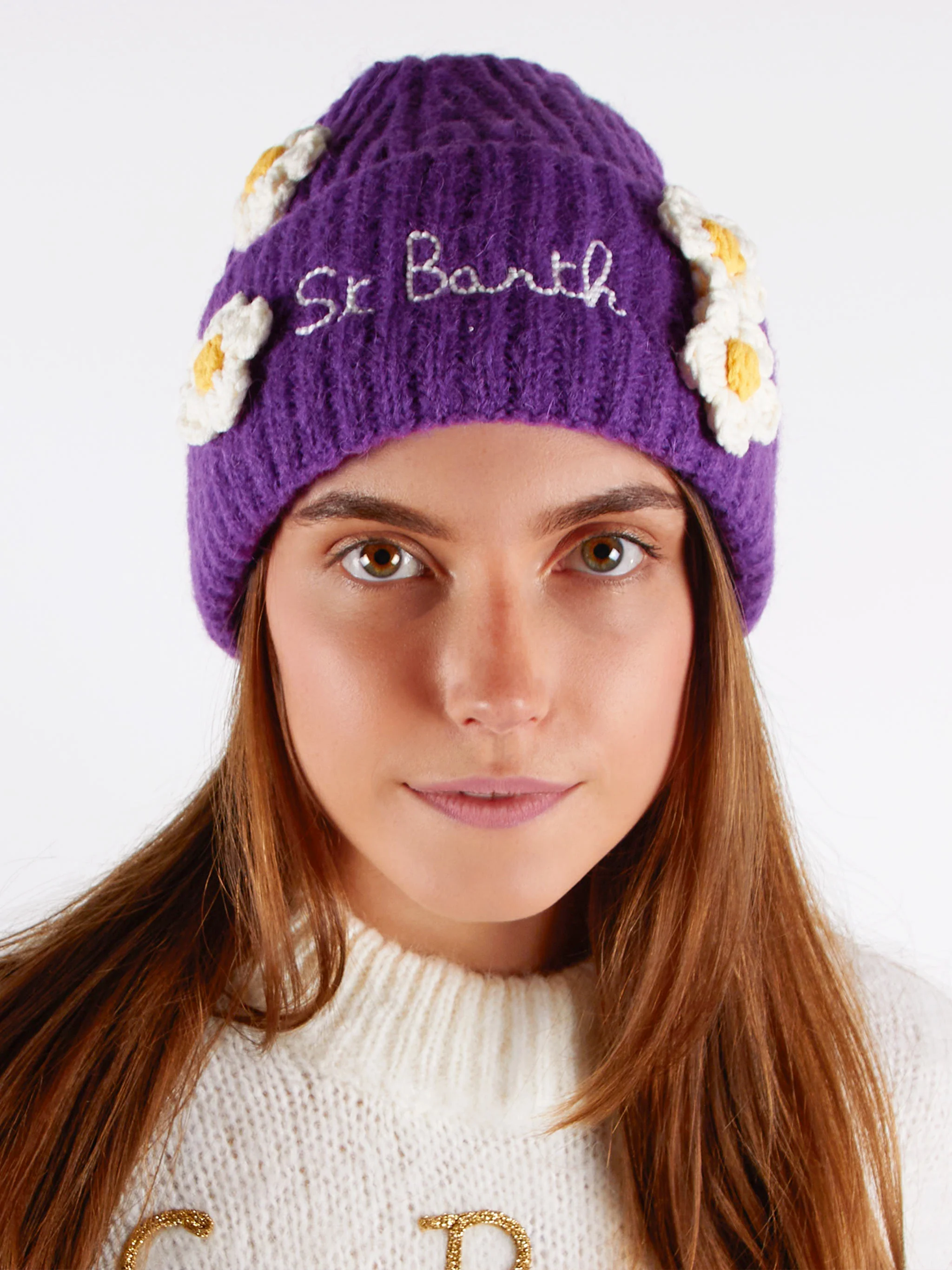 Woman brushed and ultra soft beanie with daisies appliqués - Image 2