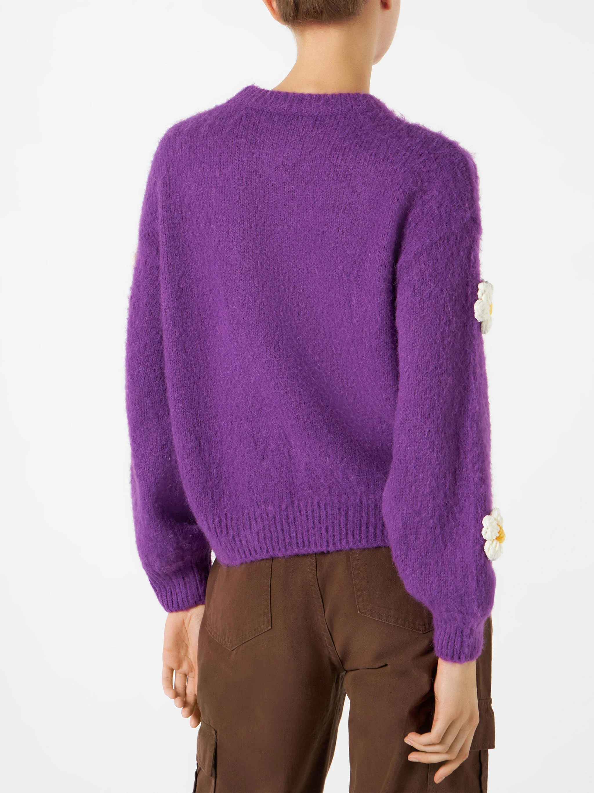 Woman brushed crewneck sweater with daisy appliqué - Image 3