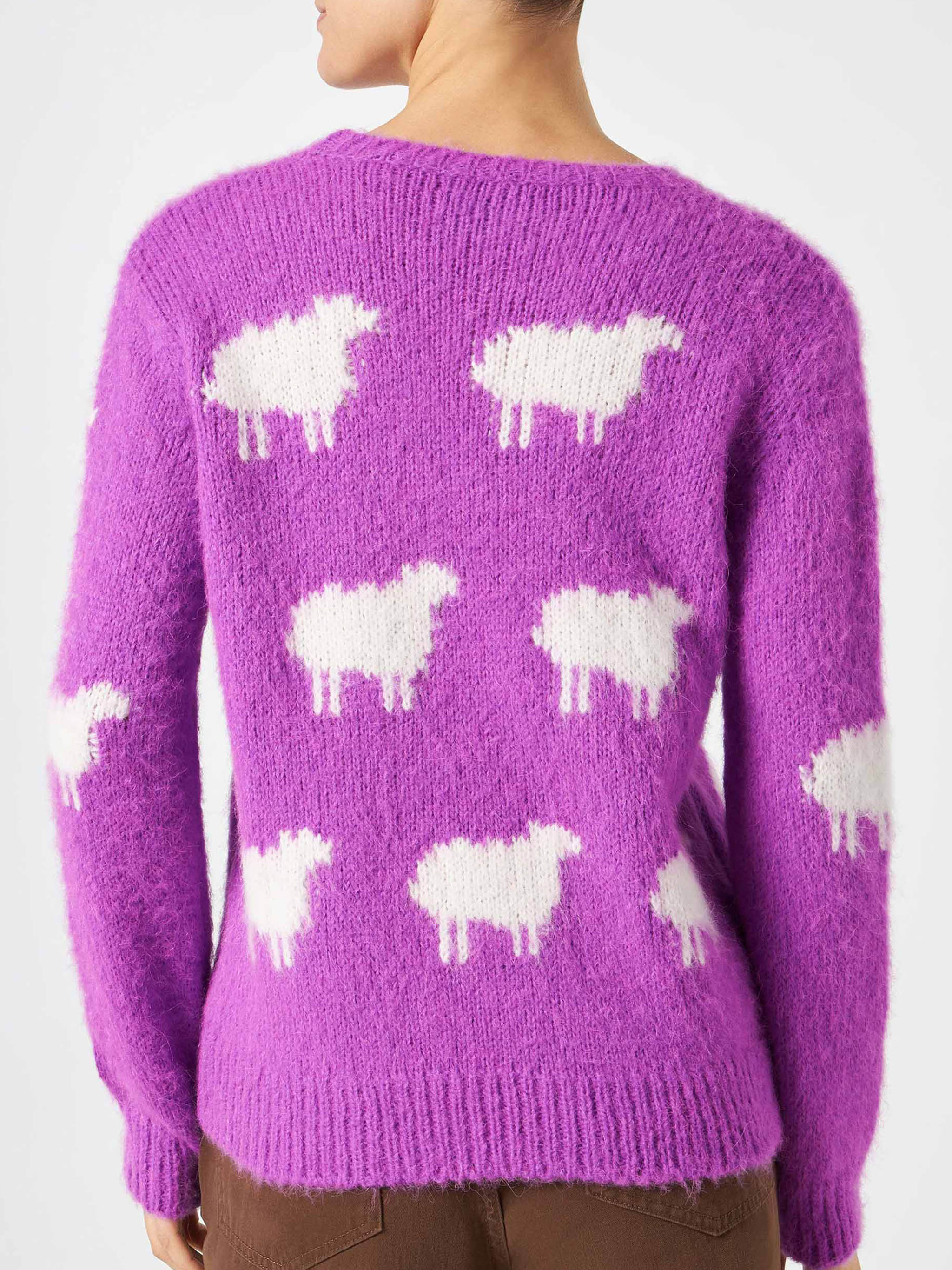 Woman brushed sweater with sheeps and Non ho sonno embroidery - Image 3