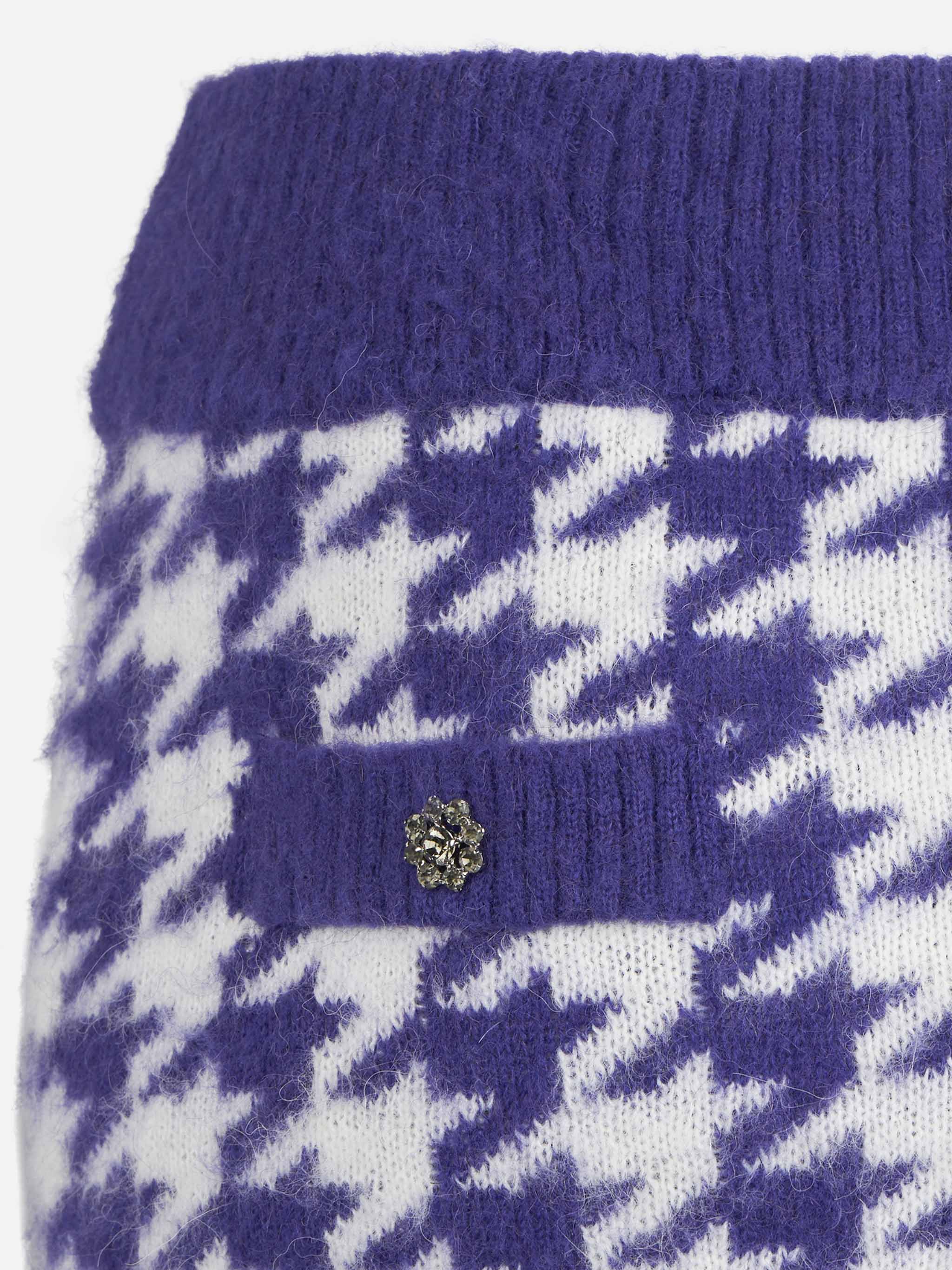 Woman knitted skirt with jewel buttons - Image 7