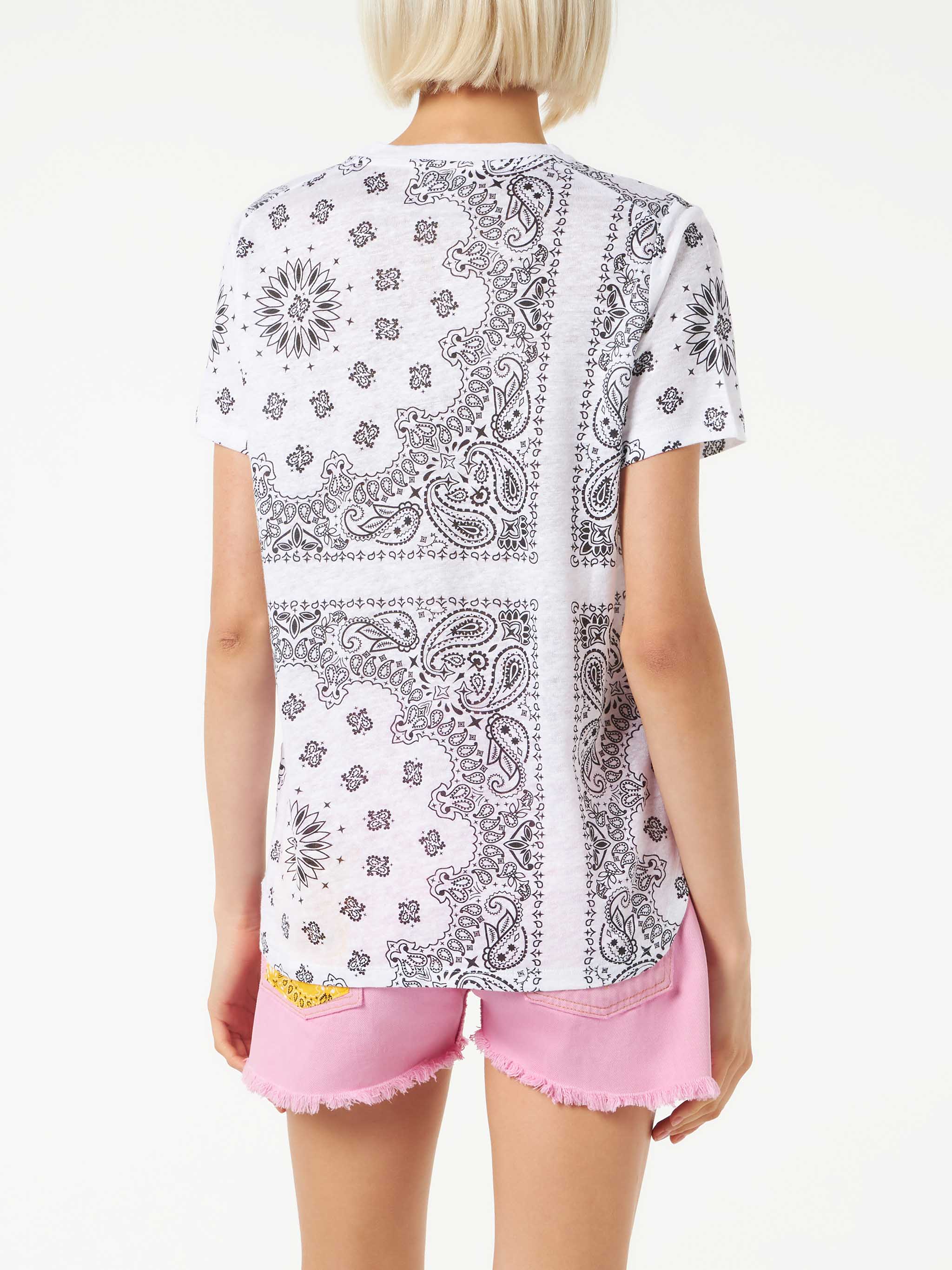 Woman linen t-shirt with bandanna print - Image 3