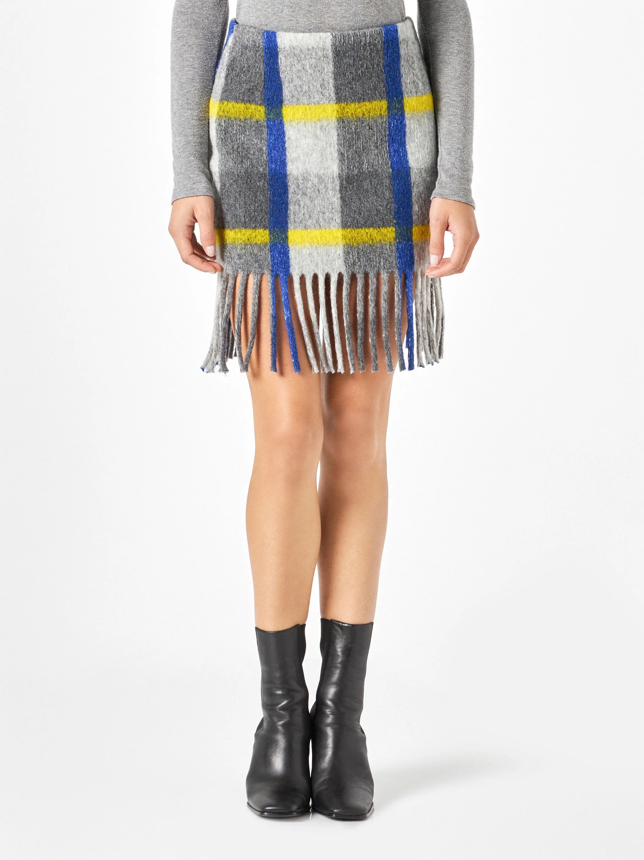 Woman skirt with fringes